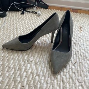 Ellie Tahari New Gray Suede Heels size 9